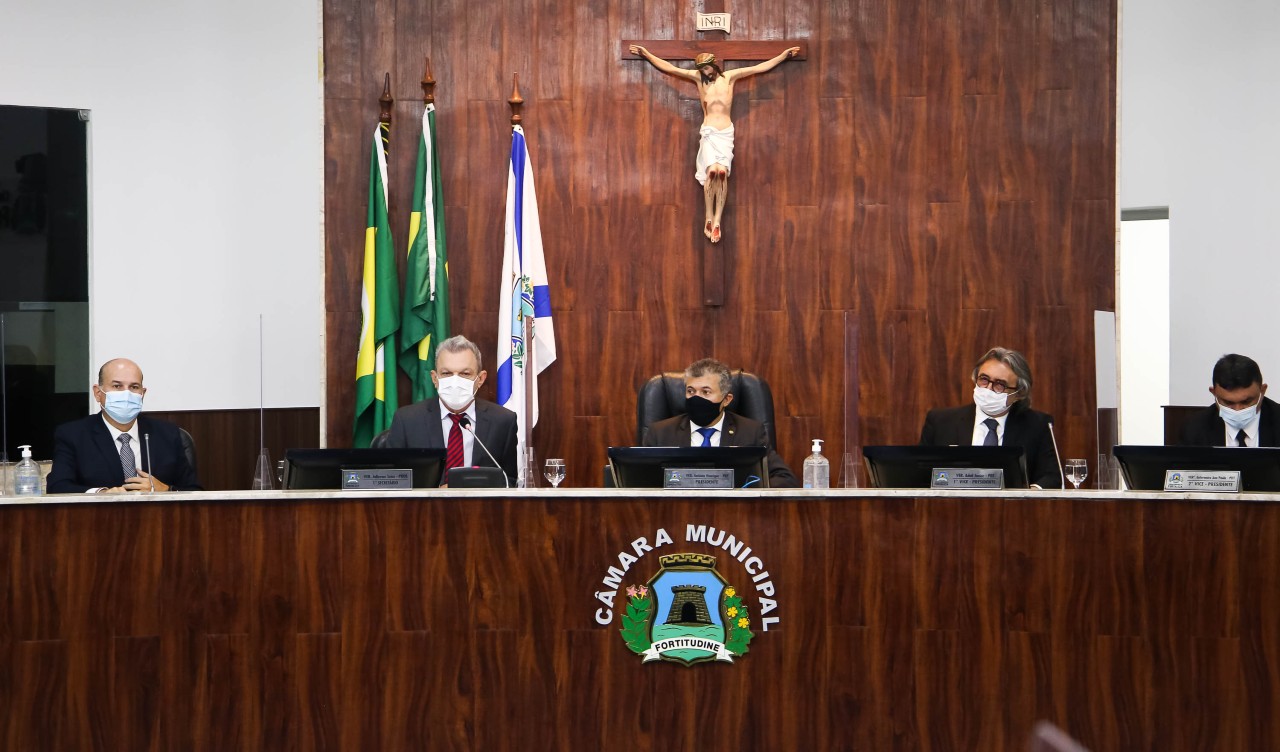 grupo de pessoas no plenário da Câmara